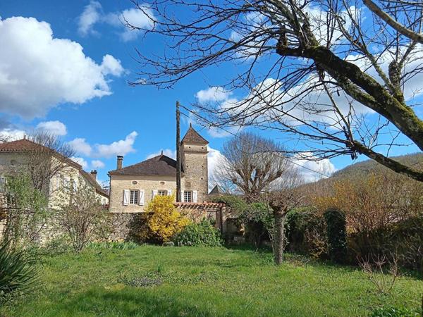 À 20 minutes au nord de Cahors, maison avec gites et piscine