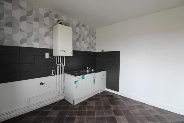 REF 11591- 58 BD BERTRAND DE DOUE F3 au 2ème - TRAVERSANT