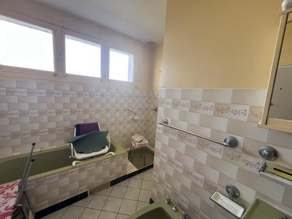Maison à vendre |  Bors (Canton de Montmoreau-Saint-Cybard) |  5 pièces | 170 m²