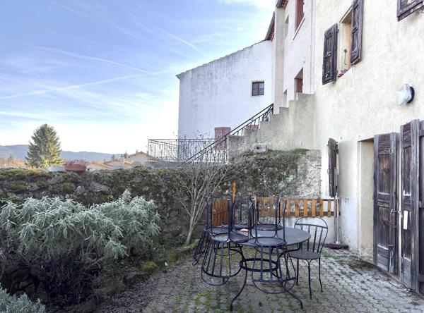 Saint-Romain-d'Ay (07290) Maison de village rénovée de 99 m² avec cave et cours et terrain non constructible - Saint-Romain-d'Ay