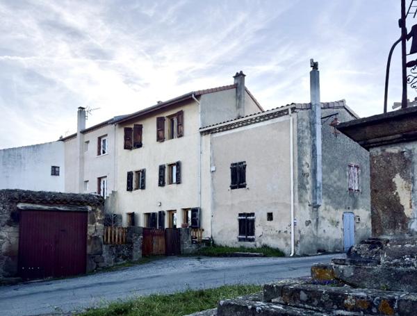 Saint-Romain-d'Ay (07290) Maison de village rénovée de 99 m² avec cave et cours et terrain non constructible - Saint-Romain-d'Ay