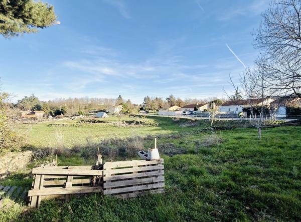 Saint-Romain-d'Ay (07290) Maison de village rénovée de 99 m² avec cave et cours et terrain non constructible - Saint-Romain-d'Ay