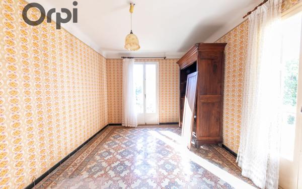 Maison à vendre    5 pièces • 247 m2 Saint-Estève