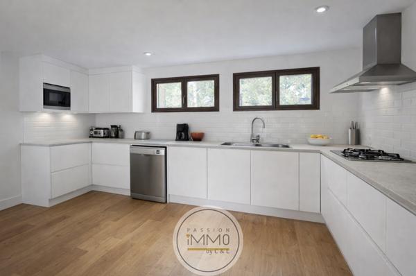 Maison 6 pièce(s) 4 chambre(s) 251.59 m²