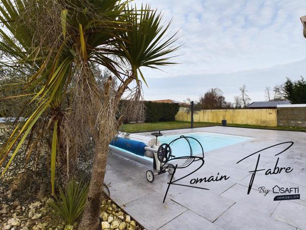 Maison de plain-pied avec 3 chambres, 1 studio, garage avec piscine et belle parcelle de terrain