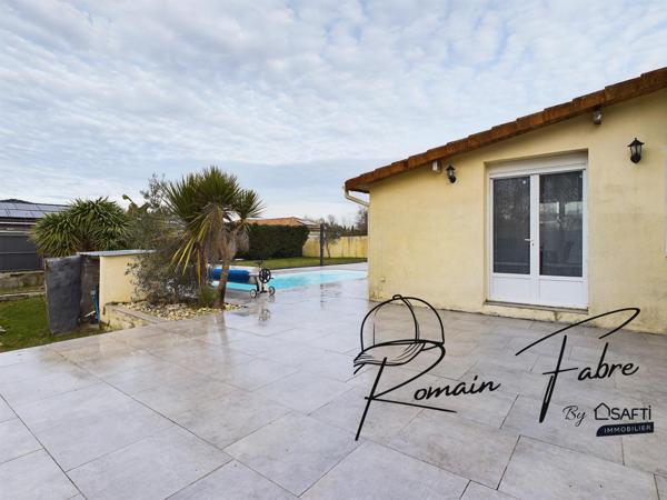 Maison de plain-pied avec 3 chambres, 1 studio, garage avec piscine et belle parcelle de terrain