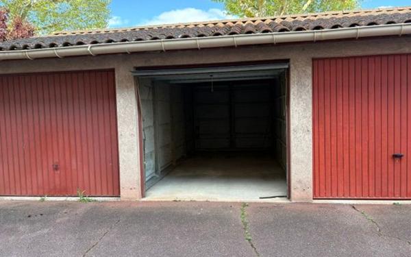 Stationnement à louer    13,50 m2 Meximieux