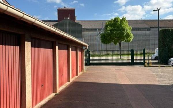 Stationnement à louer    13,50 m2 Meximieux