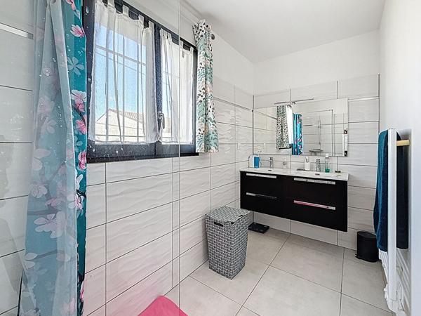 Maison Saint Maximin La Sainte Baume 5 pièces 121m2 au calme