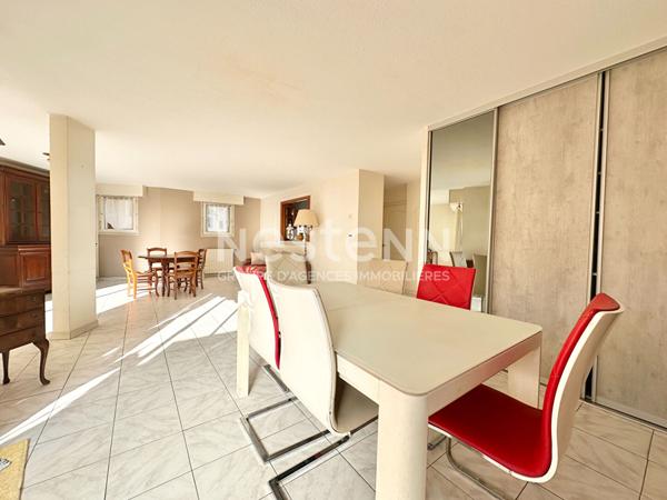 À vendre : Appartement spacieux de 4 pièces en centre ville à Saint-Raphaël à 500 mètres de la mer!
