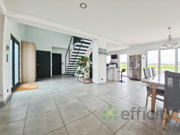 Maison
         8 pièces
        - 270 m² Bien prestige 529 900 € *