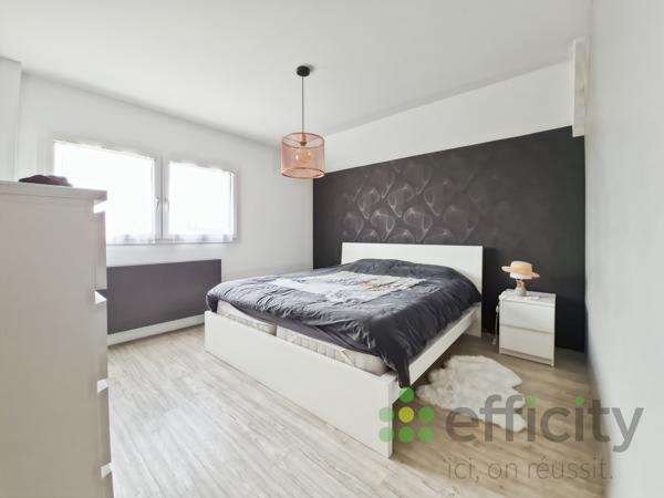 Maison
         8 pièces
        - 270 m² Bien prestige 529 900 € *