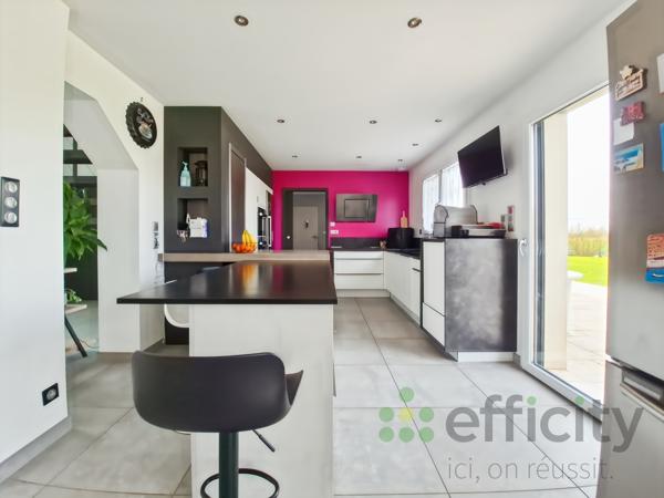 Maison
         8 pièces
        - 270 m² Bien prestige 529 900 € *