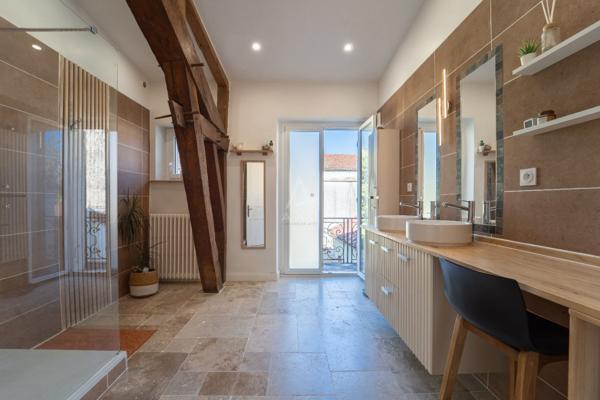 VILLENEUVE-DE-MARSAN – MAGNIFIQUE MAISON DE VILLE RÉNOVÉE