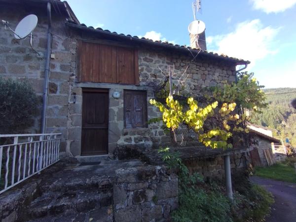 Maison de hameau, parking proche, terrasse