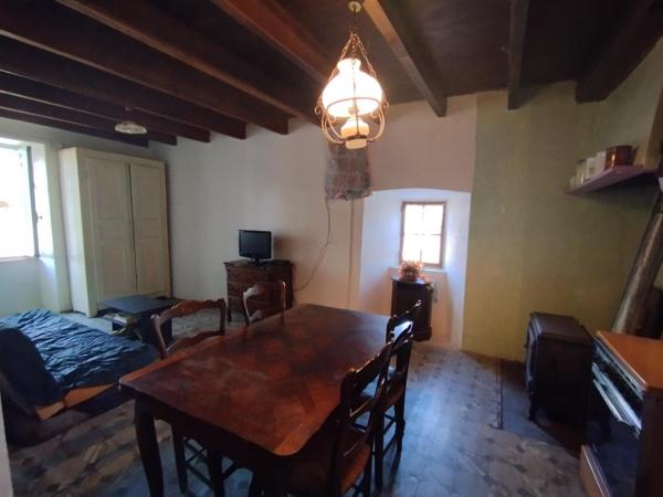 Maison de hameau, parking proche, terrasse