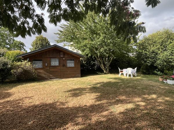 Maison de plain-pied 140 m² – 4 chambres – Piscine – À 5 min du centre de Vannes Aux portes de Vannes, à proximité immédiate des commerces et à seulement 5 minutes du centre-ville de Vannes, découvrez cette superbe maison contemporaine de plain-pied construite en 2003.