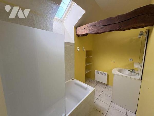 GEVEZE, Maison d'habitation - GEVEZE- Dans un environnement calme au fond d'une impasse,
Sur un...