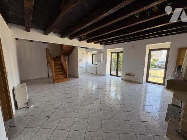 GEVEZE, Maison d'habitation - GEVEZE- Dans un environnement calme au fond d'une impasse,
Sur un...