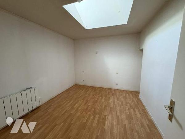 GEVEZE, Maison d'habitation - GEVEZE- Dans un environnement calme au fond d'une impasse,
Sur un...