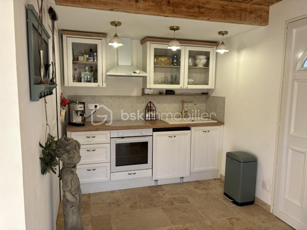 Achat d'une Maison Située dans un environnement calme et verdoyant, cette maison individuelle meublée vous séduira par son agencement optimisé, ses prestations de qualité et son cadre de vie paisible, idéal pour se ressourcer tout en restant proche des commodités.
Dès l’entrée, vous découvrirez une belle pièce de vie lumineuse, composée d’une cuisine aménagée et entièrement équipée, ouverte sur un salon convivial donnant accès à une grande terrasse avec vue sur la piscine et la campagne environnante — un espace parfait pour profiter des beaux jours.
À l’étage, une suite parentale avec douche à l’italienne offre un véritable cocon de confort et d’intimité.
En rez-de-jardin, une seconde suite parentale indépendante, avec accès privatif, idéale pour recevoir, pour un adolescent ou dans une logique de location.
Les atouts; Piscine privée, Maison vendue meublée, Forage et micro-station, Climatisation réversible, Terrasse avec vue dégagée,
 Stationnement pour 2 véhicules, Environnement campagne.
Idéal pour : Résidence principale atypique, Pied-à-terre au calme, Projet d’investissement locatif
À visiter sans tarder !
Contactez-moi pour plus d’informations ou pour organiser une visite.