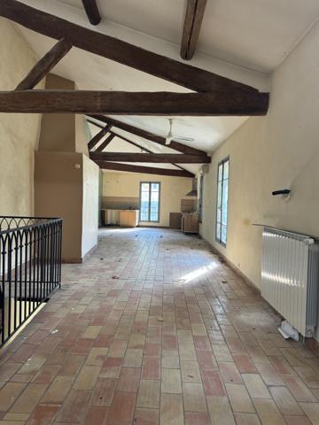 Sommières (30250) Sommières, Hyper centre, MAISON t2 et 2 bureaux idéal Idéal bureaux et place de parking