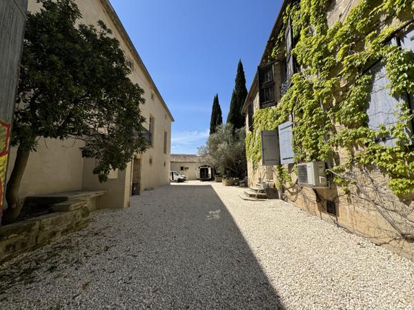 Sommières (30250) Sommières, Hyper centre, MAISON t2 et 2 bureaux idéal Idéal bureaux et place de parking