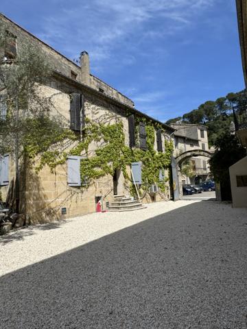 Sommières (30250) Sommières, Hyper centre, MAISON t2 et 2 bureaux idéal Idéal bureaux et place de parking