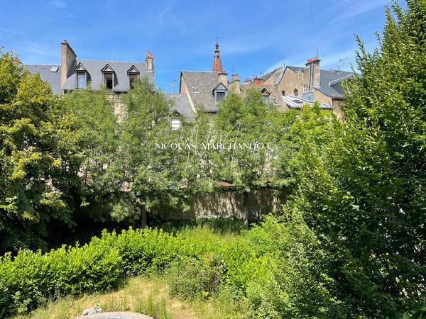 Étage complet d'immeuble- appartements à rénover (7 lots actuellement)