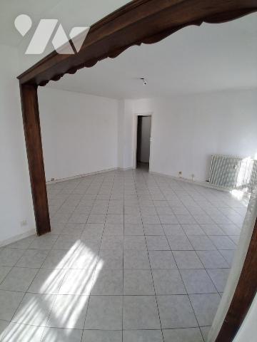 VITTEL proche commerce