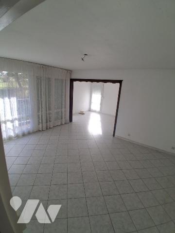 VITTEL proche commerce