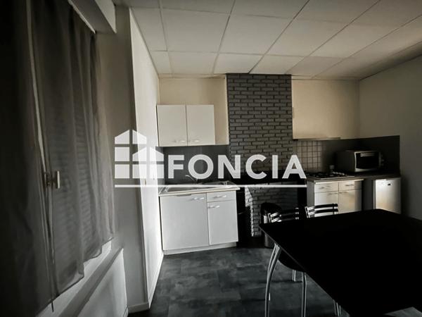 Location Studio meublé 31.08 m² - 50-52 RUE DU FOND DE SANTE Charleville Mezieres 08000