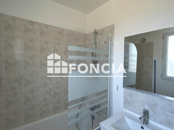 Location Studio meublé 31.08 m² - 50-52 RUE DU FOND DE SANTE Charleville Mezieres 08000