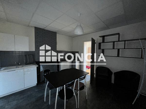 Location Studio meublé 31.08 m² - 50-52 RUE DU FOND DE SANTE Charleville Mezieres 08000