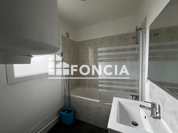 Location Studio meublé 31.08 m² - 50-52 RUE DU FOND DE SANTE Charleville Mezieres 08000
