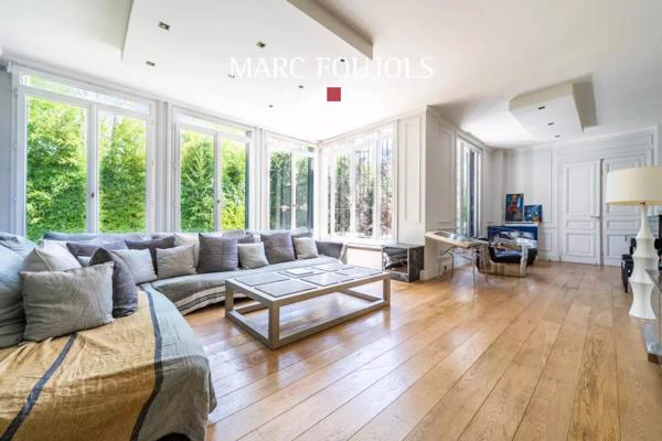 Suresnes – Maison familiale de 300 m² avec annexe et jardin 1000 m²