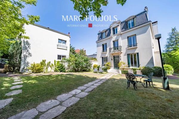 Suresnes – Maison familiale de 300 m² avec annexe et jardin 1000 m²