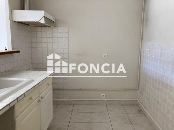 Location Appartement 2 pièces 45 m² - 79 AVENUE ALPHONSE DENIS Hyeres 83400