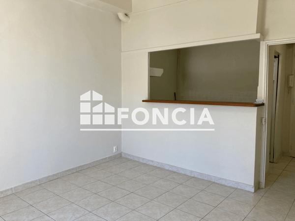 Location Appartement 2 pièces 45 m² - 79 AVENUE ALPHONSE DENIS Hyeres 83400