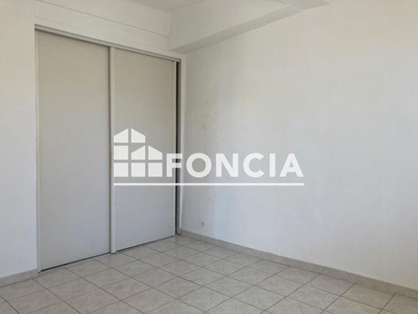 Location Appartement 2 pièces 45 m² - 79 AVENUE ALPHONSE DENIS Hyeres 83400