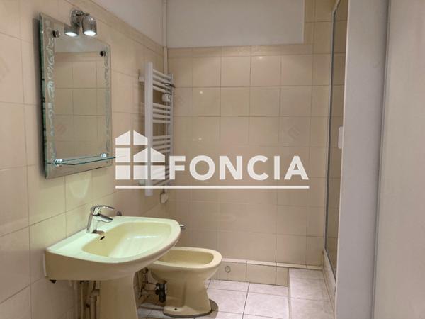 Location Appartement 2 pièces 45 m² - 79 AVENUE ALPHONSE DENIS Hyeres 83400