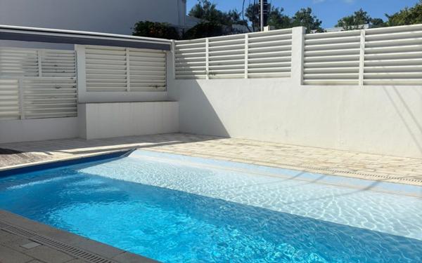 Maison à vendre    6 pièces • 251,70 m2 Le Gosier