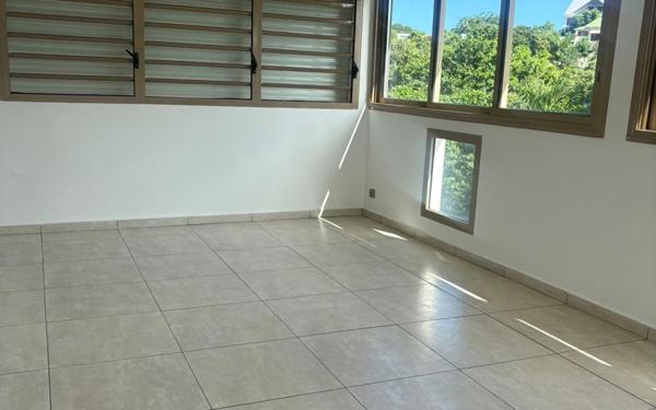 Maison à vendre    6 pièces • 251,70 m2 Le Gosier