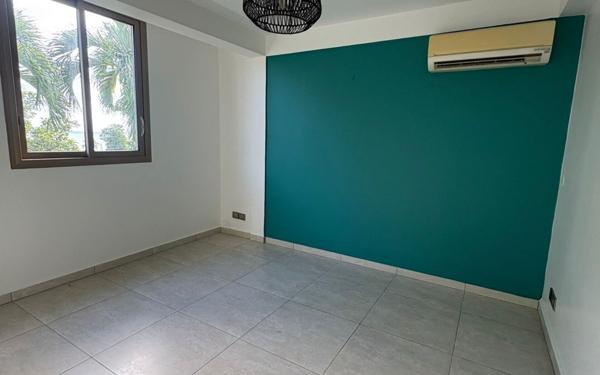 Maison à vendre    6 pièces • 251,70 m2 Le Gosier