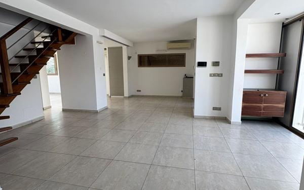 Maison à vendre    6 pièces • 251,70 m2 Le Gosier