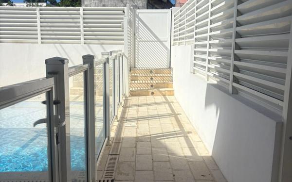 Maison à vendre    6 pièces • 251,70 m2 Le Gosier