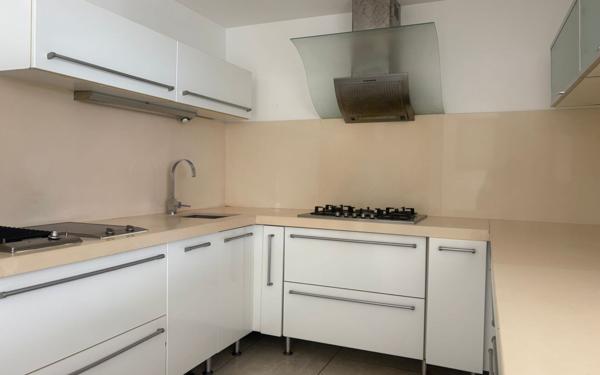 Maison à vendre    6 pièces • 251,70 m2 Le Gosier