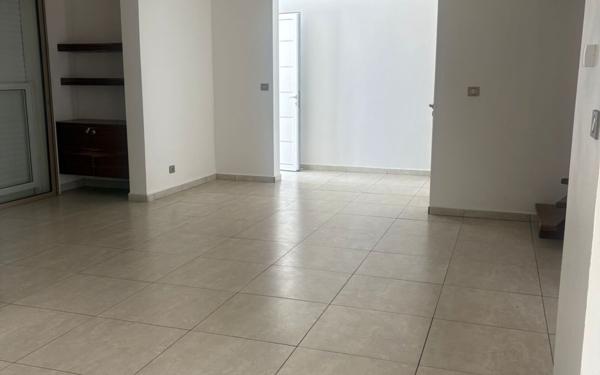 Maison à vendre    6 pièces • 251,70 m2 Le Gosier