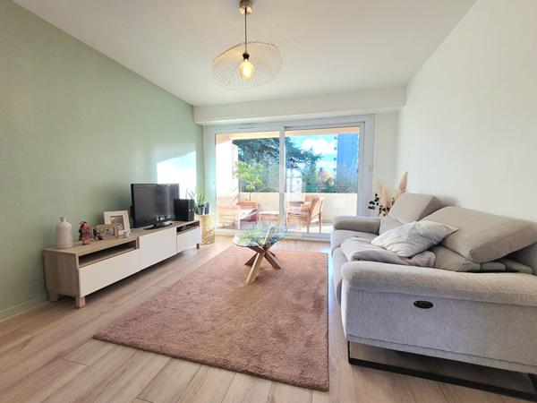 LOCATION - PAU - Secteur Trespoey / Allées de Morlaàs : Appartement T3 de 80 m² dans une résidence calme avec balcon et garage