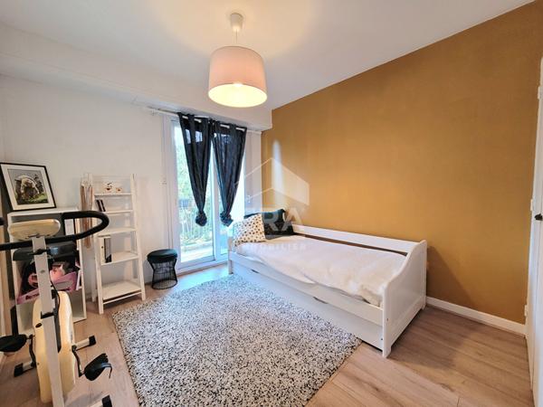 LOCATION - PAU - Secteur Trespoey / Allées de Morlaàs : Appartement T3 de 80 m² dans une résidence calme avec balcon et garage